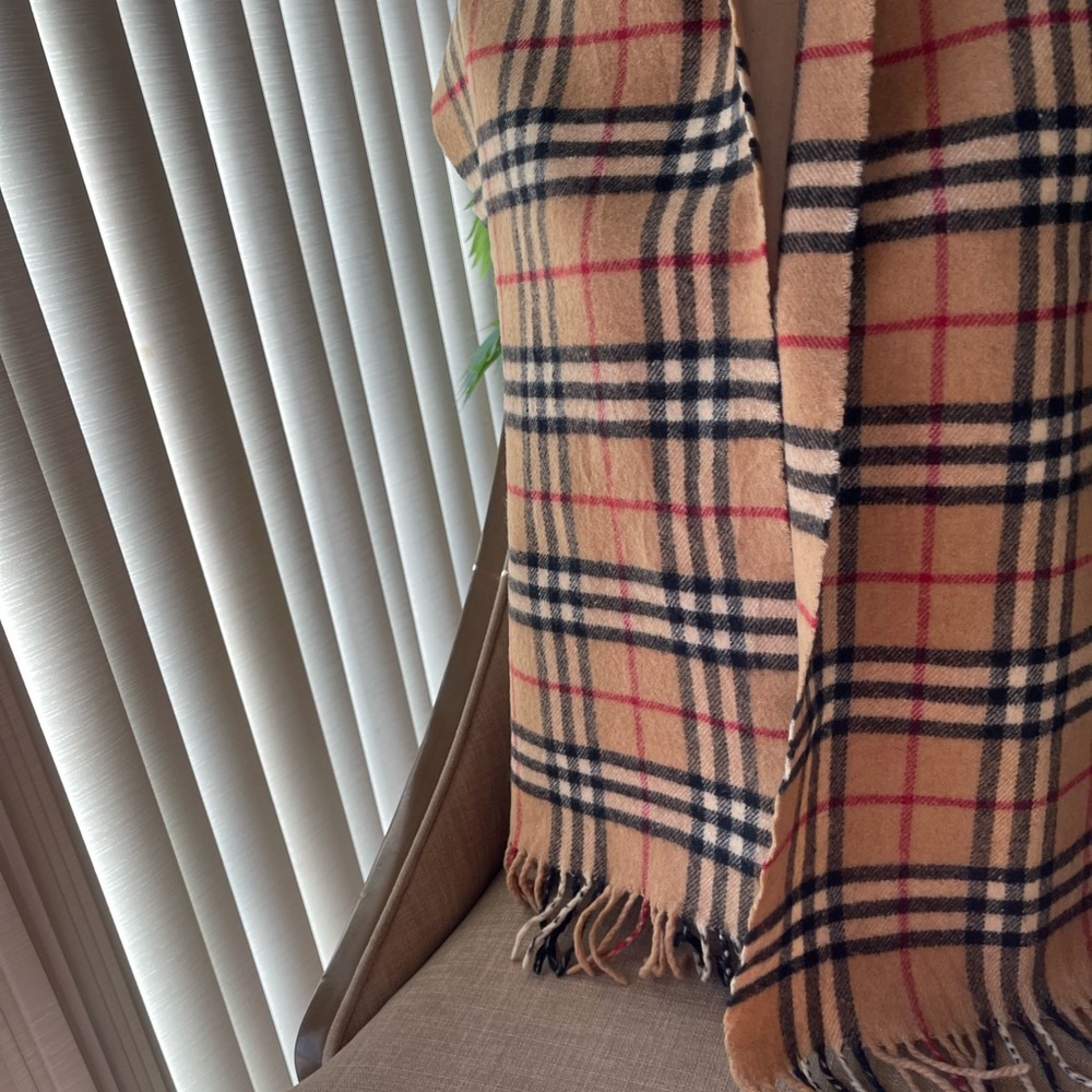 Authentic vintage Burberrys vintage nova check tan scarf (D5096) - Picture 5 of 8